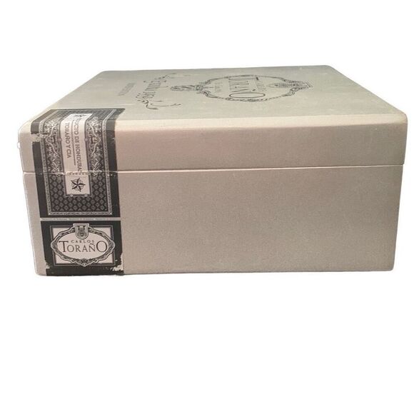 Pre Owned Carlos Torano Exodus 1959 Silver Edition Cigar Box Torpedo - Picture 10 of 16